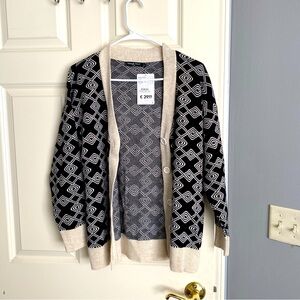 Open front cardigan with functional buttons